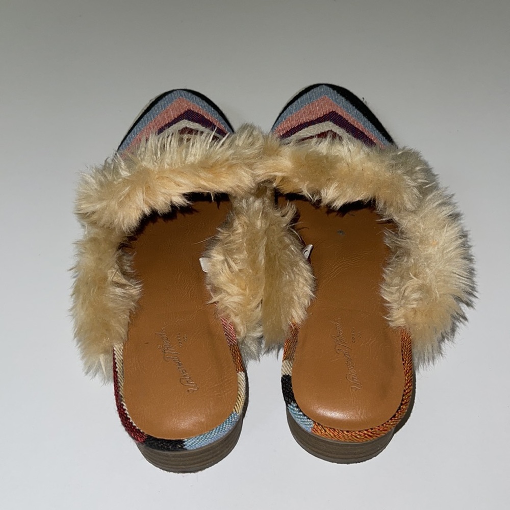 Universal Thread shoes - Picture 2 of 3